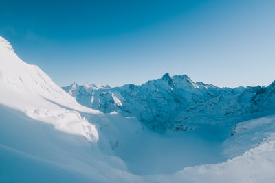 雪天的白山